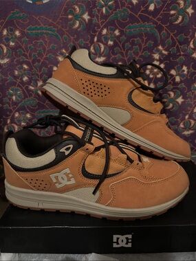 DC Kalis Lite SE *Brand New* wheat sz 10